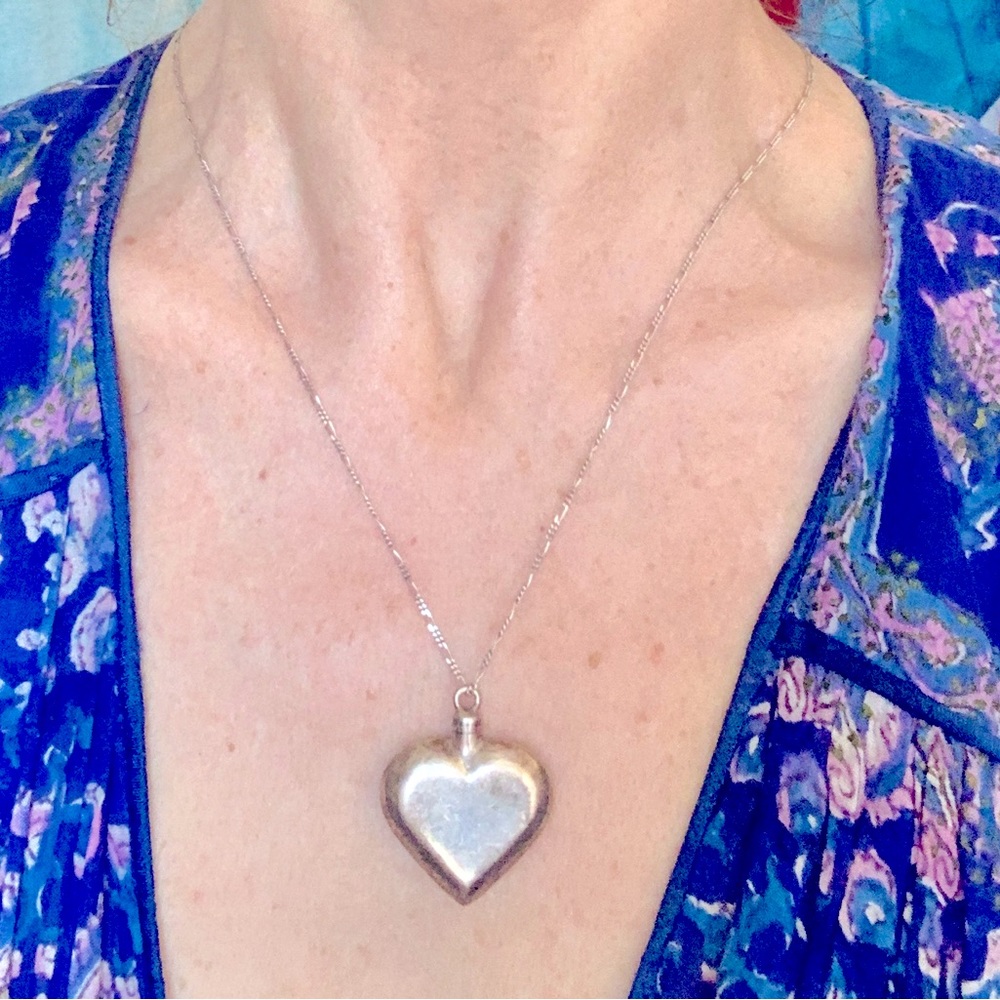 Beautiful Large Sterling Silver Vintage 1960’s Heart Perfume Pendant❤️